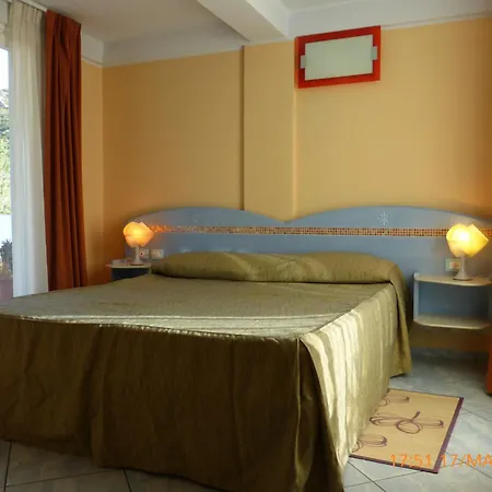 Chentu Lunas Hotel